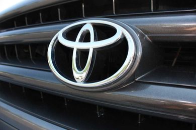 Toyota recalls pickups, SUVs to fix air bag, brake problems