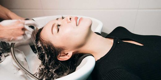 What No One Really Tells You About Tipping at the Hair Salon