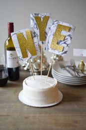 6 DIY Cupcake And Cake Toppers For New Year Parties