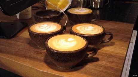 Making coffee cups from coffee waste