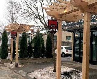 How the Red Wagon Pizza Company Grew Brand Awareness with Signs and Graphics