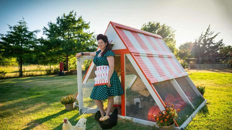 Whatacoop! This Texas woman made her own Whataburger-themed chicken coop