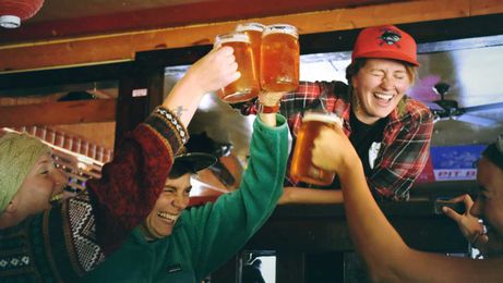 An algorithm that mimics our tribal instincts could help AI learn to socialize