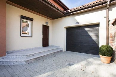 Tips for Determining If It's a Good Idea to Insulate Your Garage Doors