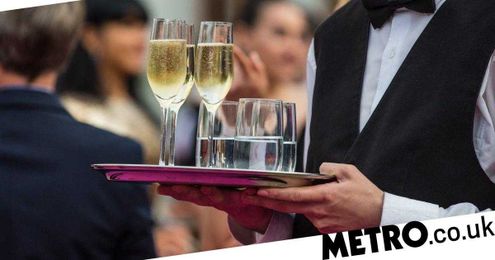 Waiter steps in and saves an awkward date moment