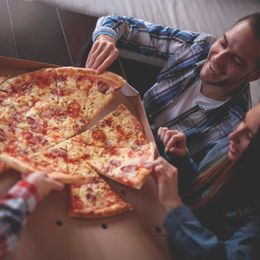 A Large Pizza Feeds You More Than TWO Mediums, According To Math