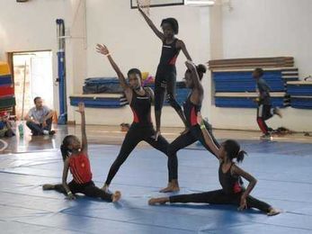 [VIDEO] Children take up gymnastics and wow parents with agility