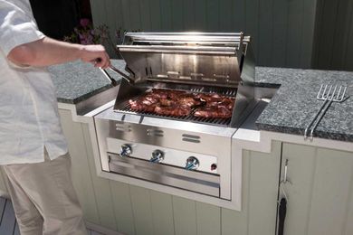 What Are Some Tips for Using a Gas Grill?