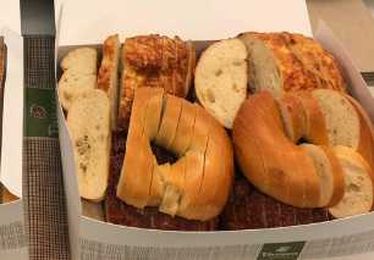 Should you slice bagels like bread? Hack has internet debating St. Louis food
