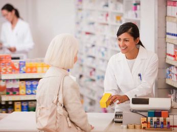 Pharmacy Technician: Salary, Skills, & More