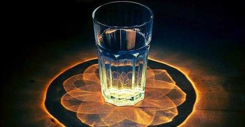 Leave Out a Glass of Salt Water and Vinegar to Detect Negative Energy