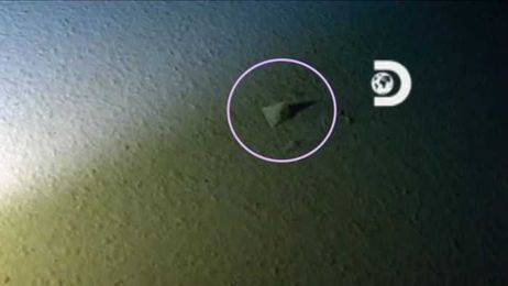 Record-setting submarine dive finds new species … and someone's rubbish