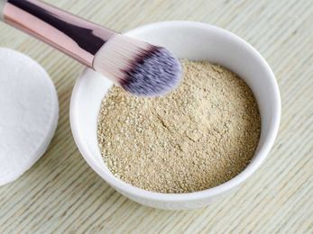 11 benefits of bentonite clay: How to use it and side effects