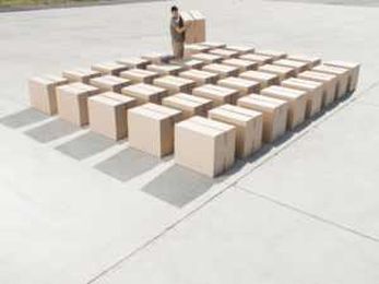 3 Reasons to Store Your Belongings in Cardboard Boxes Over Plastic Containers