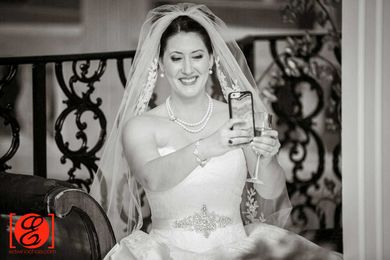 Expert Tips For Looking Amazing In Wedding Photos