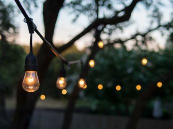 5 Ideas for Using Rustic Lighting in the Backyard