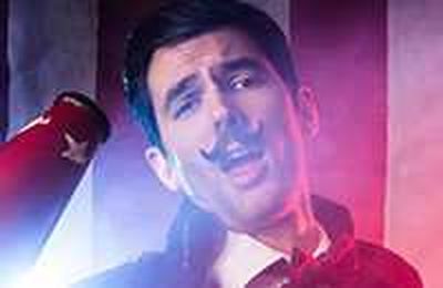 Circus Themed Photo Shoot in a Home Studio