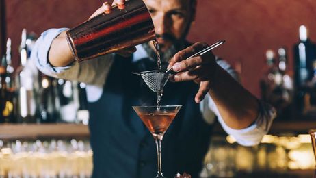 How to Get a Bartender's Attention Without Being a Jerk