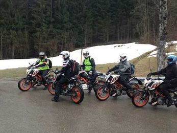 7 Motorcycle Fall Hazards You Should Watch Out During Winter