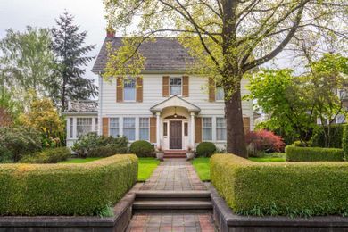 10 Ways Your Yard Is Giving Burglars Clues