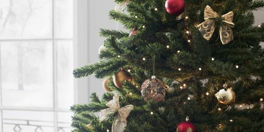 How to decorate your Christmas tree like a professional