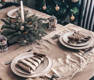 Last Minute Tips for Hosting Christmas Dinner & Not Turning Into a Grinch