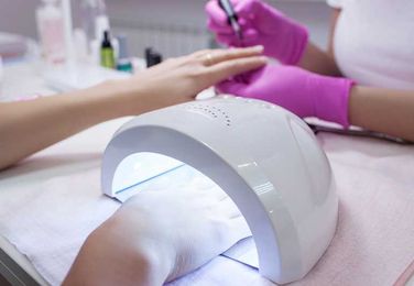 Acrylic, Gel or Dip Nails: Understanding the Pros + Cons for Your Health