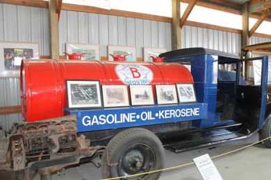 Classic IRON: Old-School Fuel Delivery Truck (Photos)