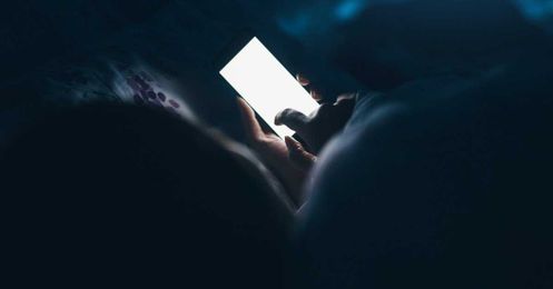 Forget What You Think You Know About Blue Light and Sleep