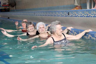 Living longer, healthier: Seniors exercise to counter effects of aging