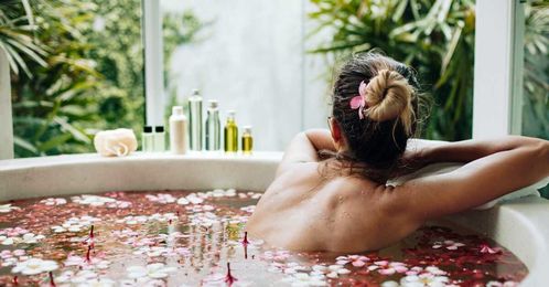 Essential Oils and Beyond: How to Make Your Home Smell Like a Spa