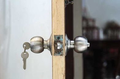 How to De-Rust Door Hinges and Locks