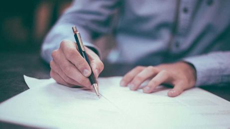 Flowers fade, express your love through a letter