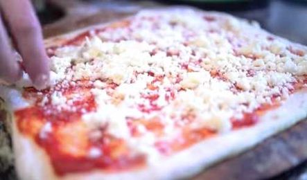 What Is The Best Cheese To Use For Making A Homemade Pizza?