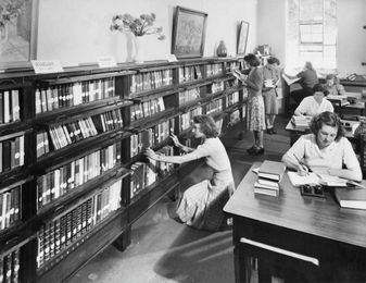 People Share Their Favorite Library Lifehacks