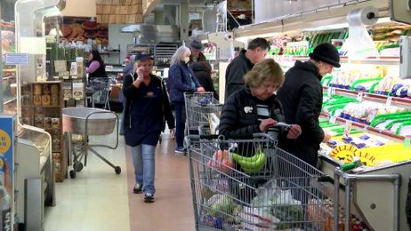 Ways to stay sanitary while grocery shopping