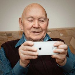 Reach Outside Family for Virtual Visits for Older Adults In Assisted Living