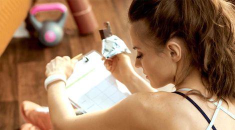 8 Things to Look For in a Protein Bar, According to Nutritionists