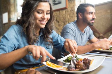 7 Precautions To Take Before Eating at a Restaurant
