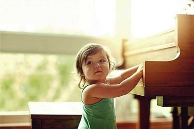 5 Big Ways Piano Lessons Help Children Learn and Succeed