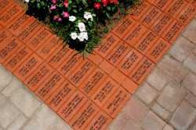 The Perks to Having Engraved Bricks : Bricks R Us