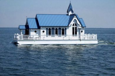 You can own this Florida chapel houseboat for $400,000