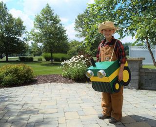 TWO MEN AND A TRUCK Halloween DIY “boxtume” Classic: Tractor
