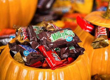 7 Discontinued Halloween Candies We Miss
