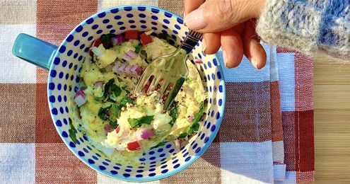 How to make an omelet and chocolate cake in a mug