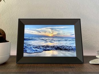 If Apple made a digital picture frame, this is what it would look like