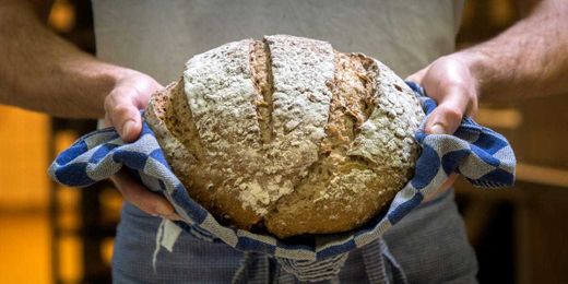 Why 100% whole wheat bread is usually a healthier choice than white bread