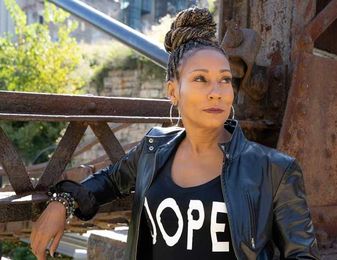 Life coach Dawn Johnson helps people connect with their inner light