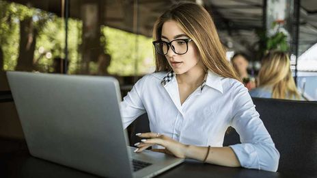 Should Freelancers Establish Themselves as an LLC?