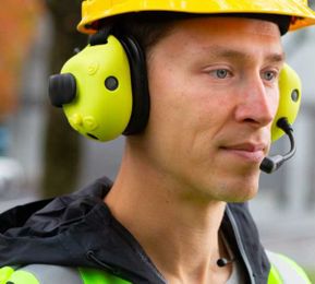 4 Ways Wireless Communications Create Safer Worksites